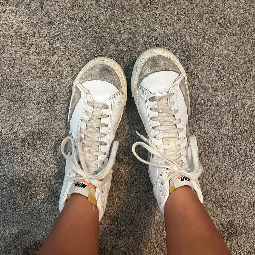 nike blazers white and lime green laces are dirty but easily cleanable size 8